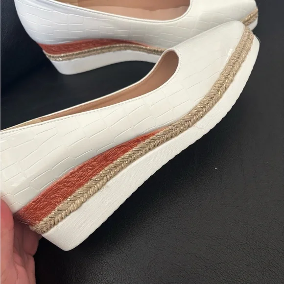 Urban Ridge Wedges - Picture 2 of 3